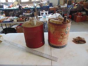 lot 3854 image: 2 - 5 Gallon Cans - 1 Skelly