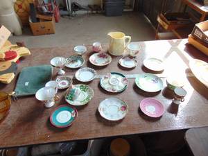 lot 3856 image: Large Selection of Mismatched China Pieces