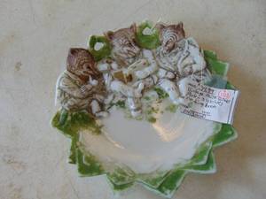 lot 3865 image: Milk Glass - 3 Wolves Plate -