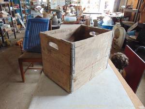lot 3873 image: Canada Dry Wooden Crate