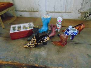 lot 3898 image: Selection of Glass- Ceramic - Shoes