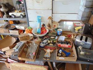 lot 3908 image: Contents of TableTop