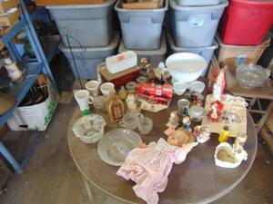 lot 3910 image: Contents of TableTop