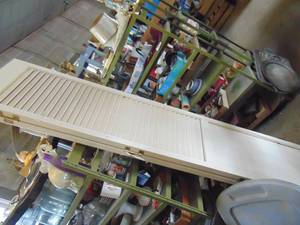 lot 3914 image: Folding Door - perfect for antique store Partition