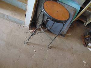 lot 3922 image: Wire Framed Stool