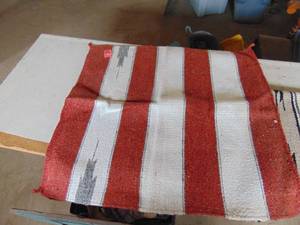 lot 3941 image: Wool Rug 28 x 30 or so