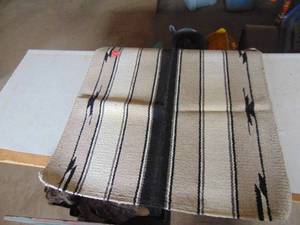 lot 3942 image: Wool Rug 28 x 30 or so