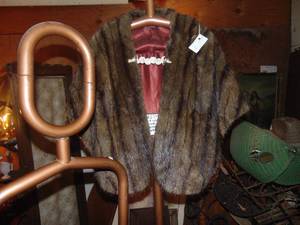 lot 3952 image: Fur Stole - Small Ladies