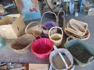 lot 3959 image: Large Selection of Baskets