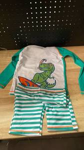 lot 20257 image: UMELOK Little Boys Rashguard Sets Swimwear 2-Pieces Long Sleeve Bathing Suit Swimsuit Sets GreenWhite, Dinosaur 8Y