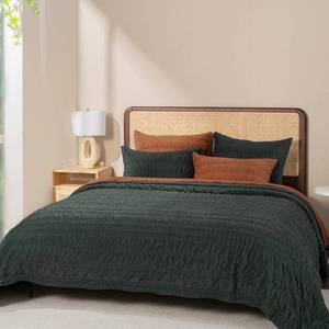 lot 1191 image: EVERGRACE Velvet Quilt Queen Size, Luxury Velvet Bedding Set, Ultra Soft Ruched Quilt Sets, Lightweight Comforter Vintage Textured Bedspread Coverlet with 2 Shams for All Season, Dark Green