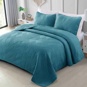 lot 5878 image: Exclusivo Mezcla Ultrasonic Full Queen Quilt Bedding Set, Lightweight Teal Bedspreads Soft Modern Geometric Coverlet Set for All Seasons (1 Quilt and 2 Pillow Shams)
