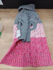 lot 2273 image: Pink dog sweater size XL