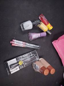 lot 18431 image: Various Makeup Products Covergirl, Sally etc