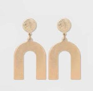 lot 18436 image: Gold Tone Dangle Earrings
