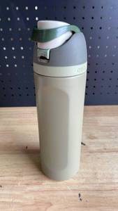 lot 19638 image: Owala Travel Water Bottle with Flip Top Lid 24 oz (Broken Button)(Minor dent on bottom)