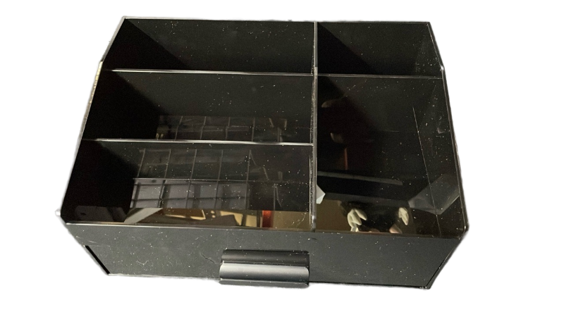 lot 15755 image: Salon Makeup Storage Organizer