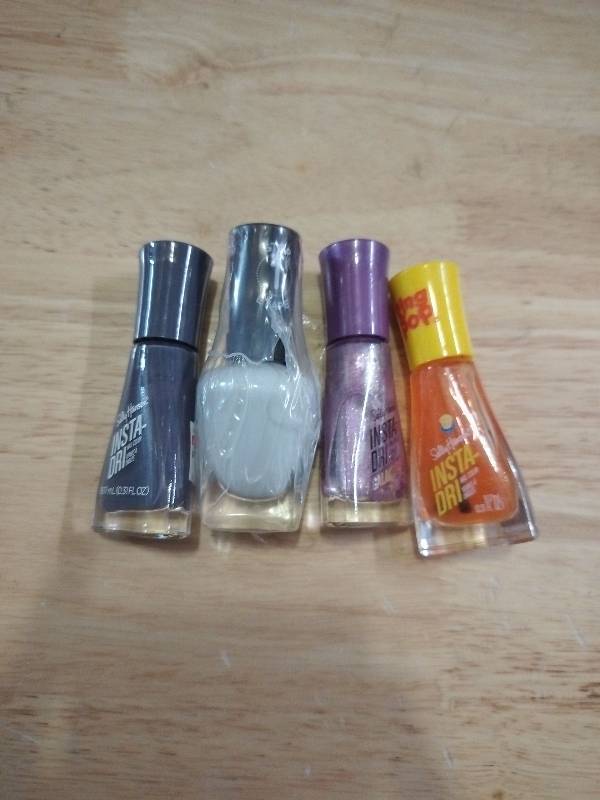 lot 18391 image: Sally Hansen Insta-Dri Nail Polish Set 4pk