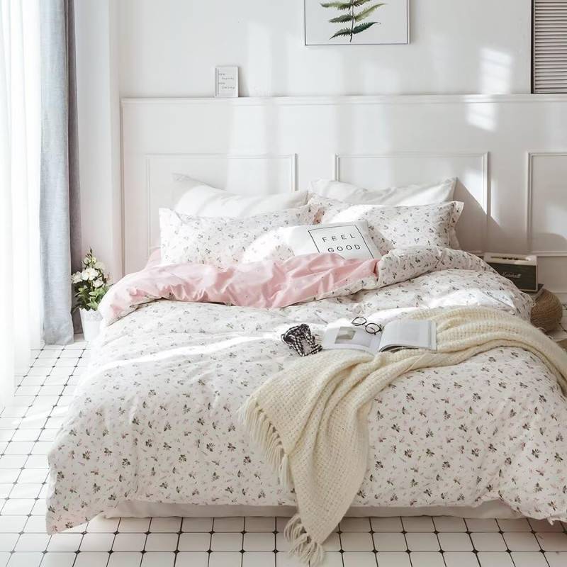 lot 4053 image: VClife Girl Floral Duvet Cover Modern Pink White Duvet Cover Sets Breathable Soft Cotton Bedding Sets with Zipper Closure Durable Wrinkle Resistant Duvet Cover (1 Duvet Cover and 2 Pillowcases)