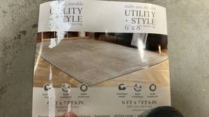lot 7 image: Area Rug 6x7 ft Gray Contemporary - Retail $120