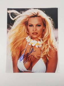lot 91 image: Pamela Anderson Autograph