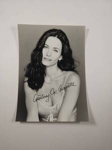 lot 100 image: Signed Courtney Cox Arquette Photo