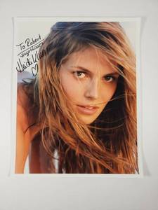 lot 138 image: Heidi Klum Signed Photo
