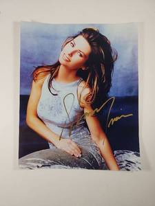 lot 159 image: Shania Twain Signed Photo