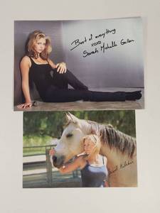 lot 170 image: Sarah Micheller Gellar And Jewel Photos Facsimile