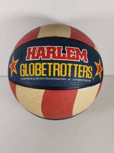 lot 180 image: Vintage 1994 Harlem Globetrotters Official Basketball Signed&nbsp