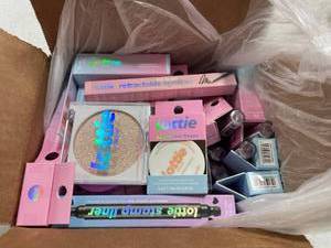 lot 11514 image: 8x6x5 Box Full of New Lottie Makeup