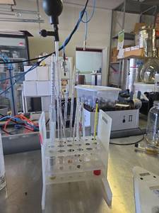 lot 15519 image: Laboratory Glassware and Equipment Set