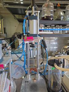 lot 15531 image: Pneumatic Bartop Capper