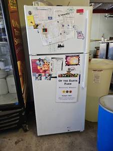 lot 20503 image: GE 18 cu.ft. Top Freezer Refrigerator  Model GTS18GTHJRWW