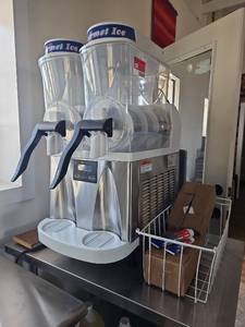 lot 20504 image: Bunn Ultra-2 BA Frozen Beverage Machine