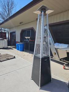 lot 20505 image: Pyramid Style Outdoor Propane Patio Heater 42000 BTU  Model HLDS01-GTPC