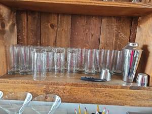 lot 20592 image: Mid-Century Cocktail Set with Shaker and Glasses