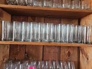 lot 20596 image: Clear Glass Highball Drinking Glasses - Set of 33