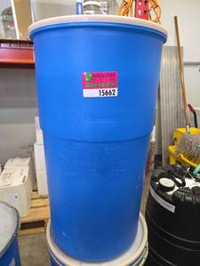 lot 15662 image: 14 Gallon Blue Industrial Storage Drum with Lid
