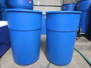 lot 15687 image: 12 Gallon Blue Drums - Set of 2