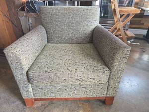 lot 20605 image: Mid-Century Sofa Chair