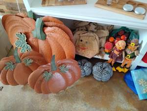 lot 18520 image: Fall Decorations