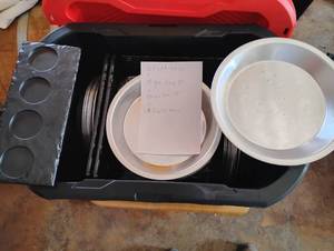 lot 18521 image: 8in and 9in Pie Tins, Flight Trays