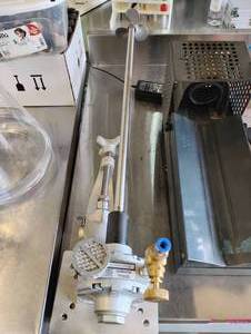 lot 18562 image: Tank Mounted Pneumatic Mixer