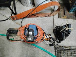 lot 18569 image: Star Water System Pump, Anvil Pump, and Barrel Heating Pad