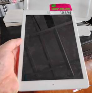 lot 18494 image: Ipad Model MP2G2LLA, 32GV