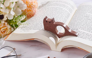 lot 2360 image: Wooden Cat Page Holder&nbsp