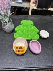 lot 22828 image: Misc Easter lot