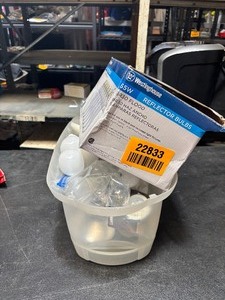 lot 22833 image: tub of misc light bulbs