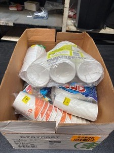 lot 22835 image: box of misc disposable cups
